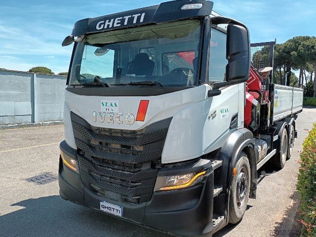 Lori tunda tiga sisi IVECO AD260S46Y/PS
