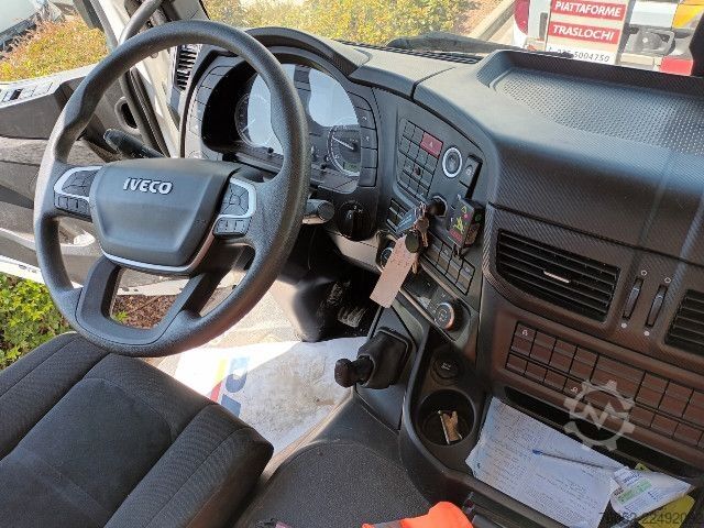Lori tunda tiga sisi IVECO AD260S46Y/PS