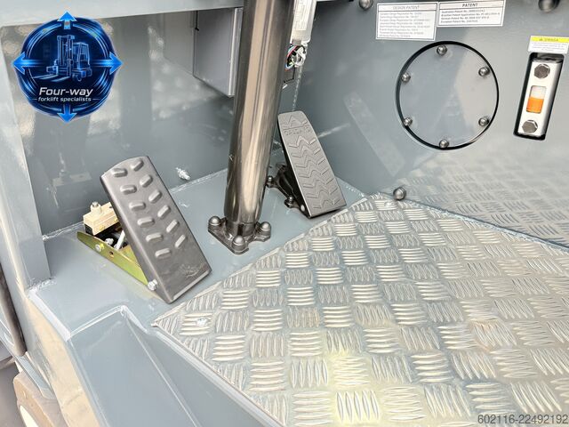чотири-напрямний навантажувач Combilift CB4000 GAS TRIPLEX 6450MM POSITIONER