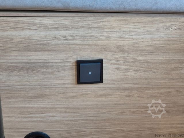 अर्ध-संयोजित कैम्पर CHAUSSON 640 Titanium Line *MJ26*Arctic*SAT+TV*165PS*Auto