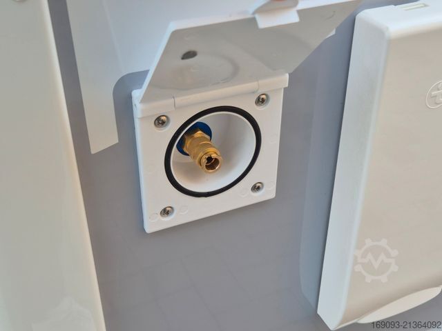 अर्ध-संयोजित कैम्पर CHAUSSON 640 Titanium Line *MJ26*Arctic*SAT+TV*165PS*Auto