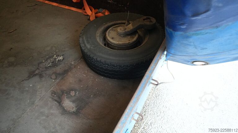 EQUIPE Taurpalin príves s poškodenou nápravou! EQUIPE Taurpalin trailer broken axle!