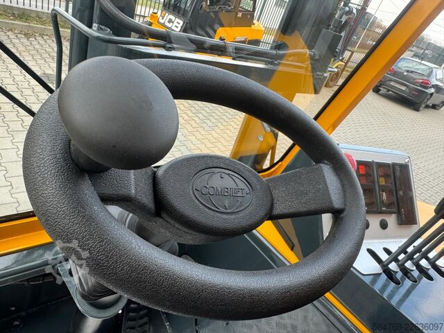 τετραπλής κατεύθυνσης περονοφόρο όχημα Combilift CB3000/LPG /2016 year/ Perfect condition