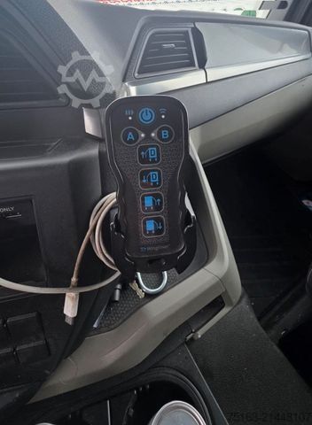 Samochód ciężarowy z plandeką typu platforma MAN TGS  26.430 6x2-4 LL Wingliner inkl. Stapler