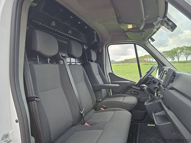 รถสเตชั่นแวกอนหลังคาสูง RENAULT MASTER 2.3 CDI 135 L2H2
