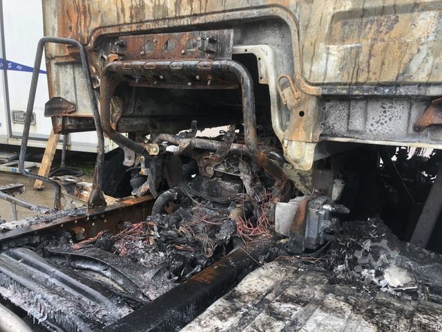 Lielapjoma vilcējs MAN TGX 18.500 Brandschaden