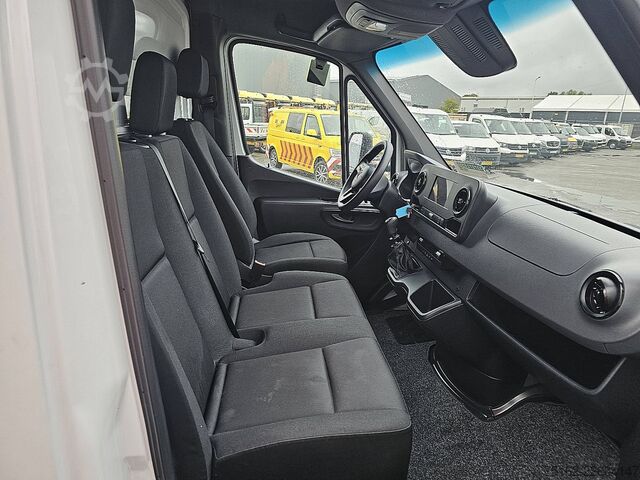 Chiếc vali MERCEDES-BENZ SPRINTER 515 ac camera EURO6