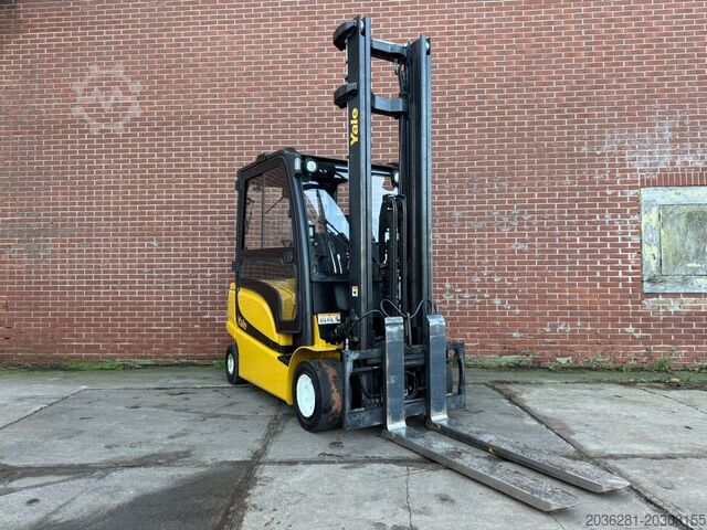 Elektrikli 4 tekerlekli forklift Yale ERP35VL F2945