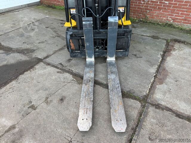 Stivuitor electric cu 4 roți Yale ERP35VL F2945