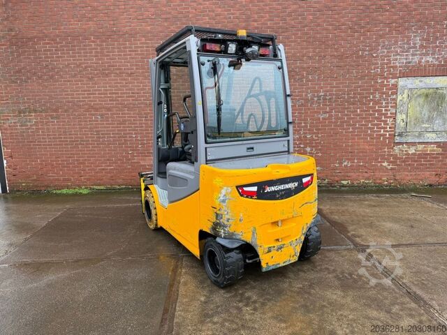 Stivuitor electric cu 4 roți Jungheinrich EFG S30