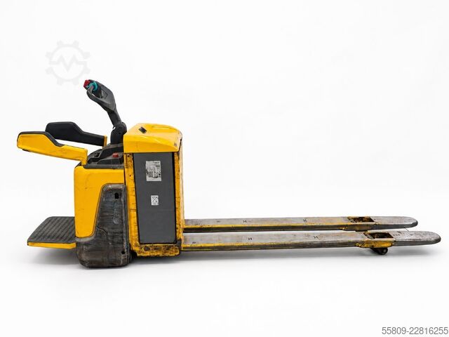 Ręczny wózek paletowy Jungheinrich ERE 225 // 2400 mm Gabeln // Initialhub // 2 weite