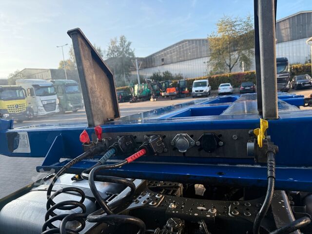 Semirimorchio a cassa mobile BROSHUIS MFCC-HD L2C8 Containerauflieger