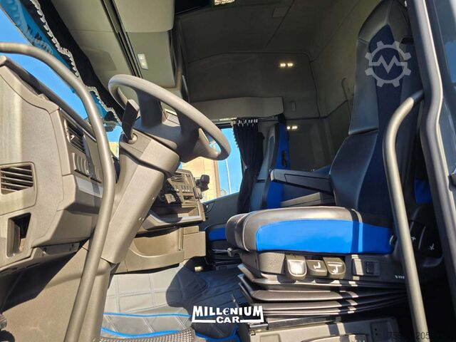 Standard road tractor Volvo VOLVO 500 KM 300MILA 2023