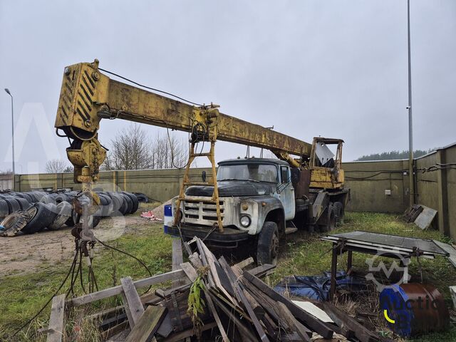 Mobilný nakladací žeriav ZIL