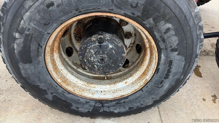 แชสซีพร้อมห้องโดยสารคนขับ Mercedes-Benz SK 2233 (GRAND PONT / V8 AVEC 2X TURBO / BIG AXLE)