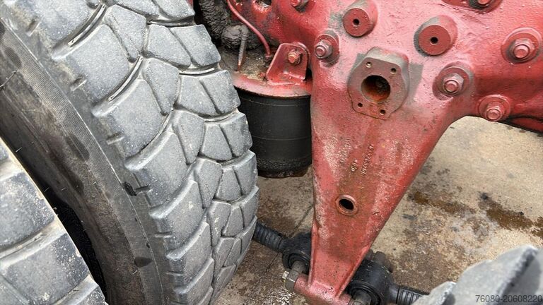 แชสซีพร้อมห้องโดยสารคนขับ Mercedes-Benz SK 2233 (GRAND PONT / V8 AVEC 2X TURBO / BIG AXLE)