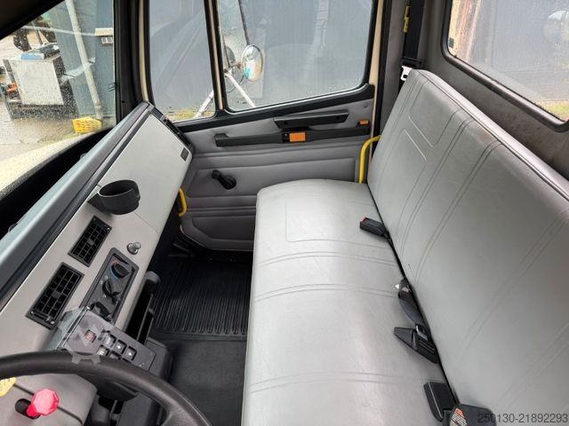Trekker FREIGHTLINER FL70 4x2 elek verschiebbare Sattelkupplung *TOP*