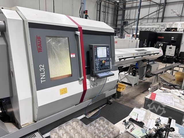 Torno de cabezal móvil Traub TNL 32