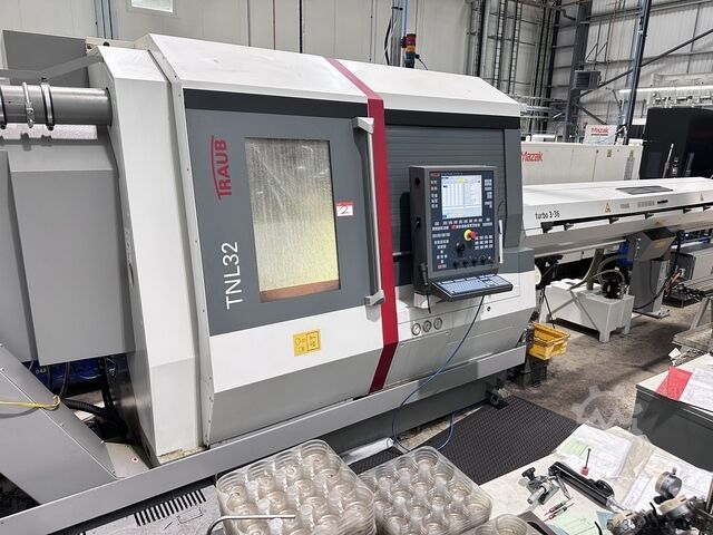 Torno de cabezal móvil Traub TNL 32