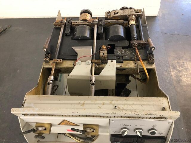 Kolbus PUR + EVA spine gluing unit (2005) Kolbus PUR spine gluing unit