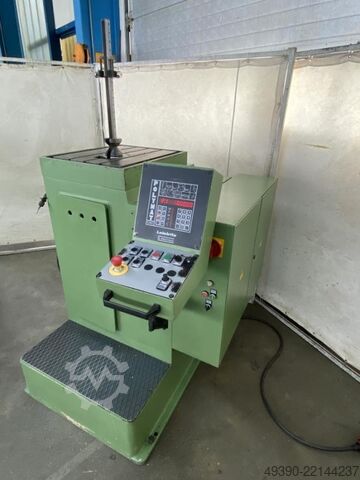 Mesin penarik profil dan alur CNC hidraulik, mesin penarik alur, mesin penyekap, mesin penarik profi LEISTRITZ Polymat 50 / 400 CNC