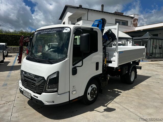 तीन तरफा टिल्टिंग वैन क्रेन के साथ ISUZU M27