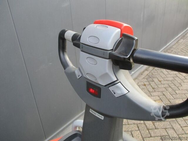 Ręczny wózek paletowy BT LPE200