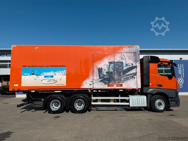 Skåpbil MERCEDES-BENZ Actros 2651 6x4 Koffer mit Bohranalge Zubehör