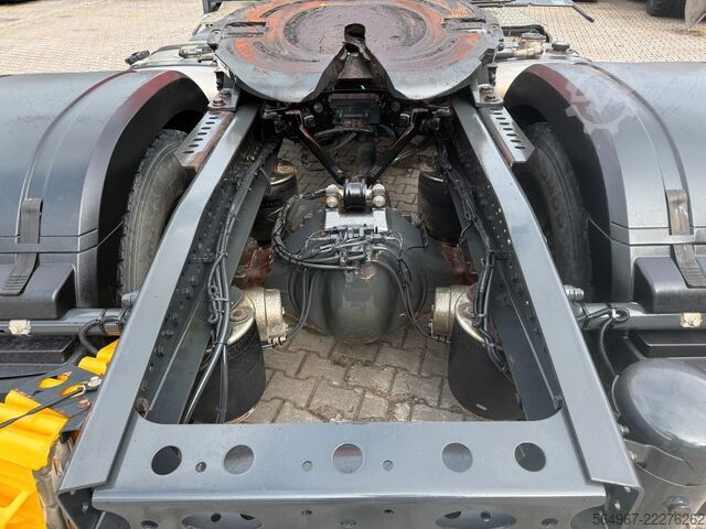मानक ट्रैक्टर यूनिट MERCEDES-BENZ Arocs 1843 SZM Kipphydraulik