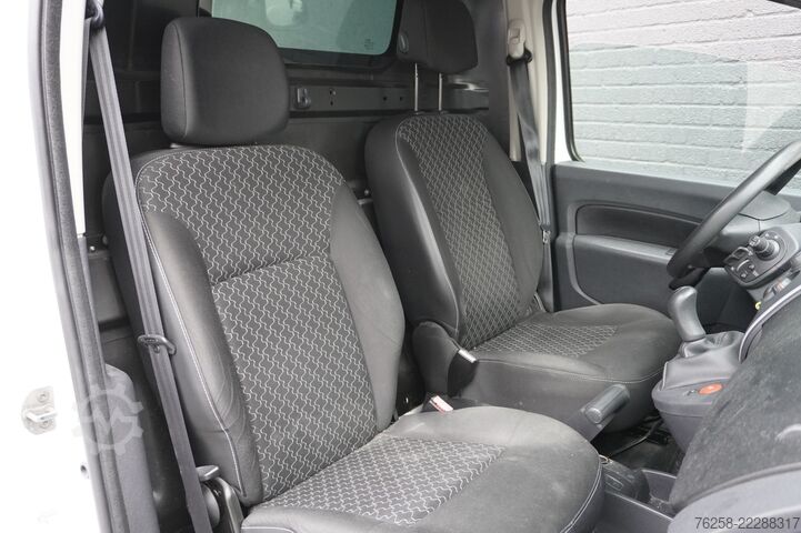 Panel van Renault Kangoo 1.5 dCi - Airco - Navi - Cruise - €2.900...