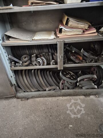 기어 밀링 머신 TOS FO 16