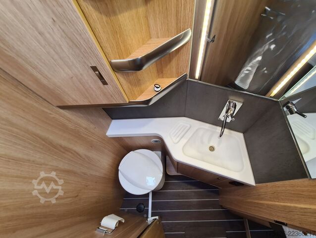 Halvintegrerad husbil KNAUS Sky Ti PLATINUM SELECTION 700 MEG *Care-Drive*