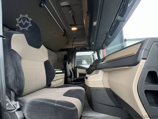 Standard tractor unit MAN TGX 18.510 Kipphydraulik Klima Retarder ACC LED