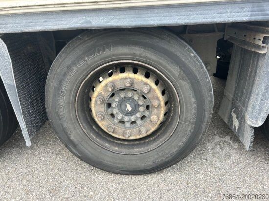 Polpriklopnik z nizko nakladalno ploščadjo SCHMITZ SCB TIEFKüHLER, CARRIER VECTOR 1550 AGGREGAT ,DOPPELSTOCK