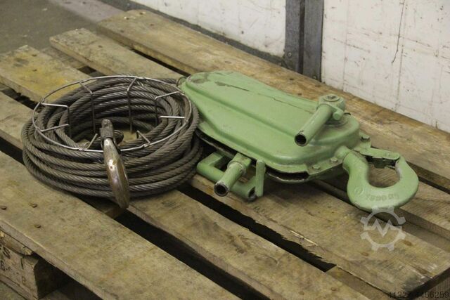 Viacúčelový vlak unbekannt 1500 kg