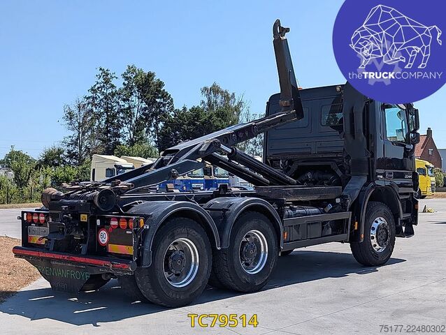 Μεταφορά εμπορευματοκιβωτίων Mercedes-Benz Actros 3344