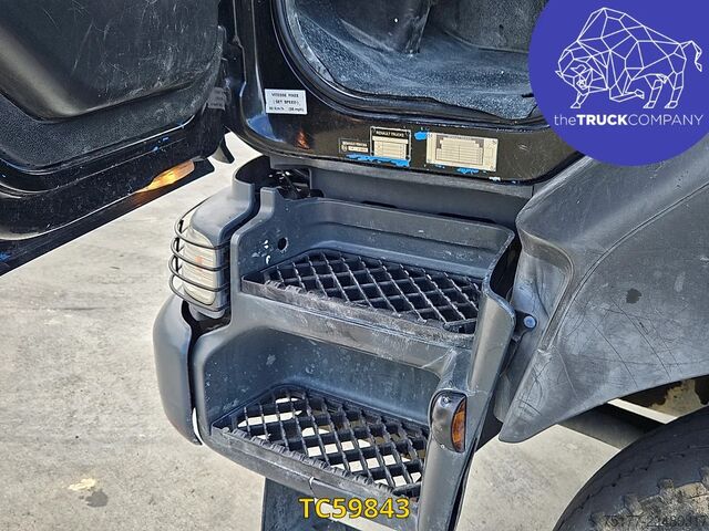Truk jungkit Renault Kerax 520