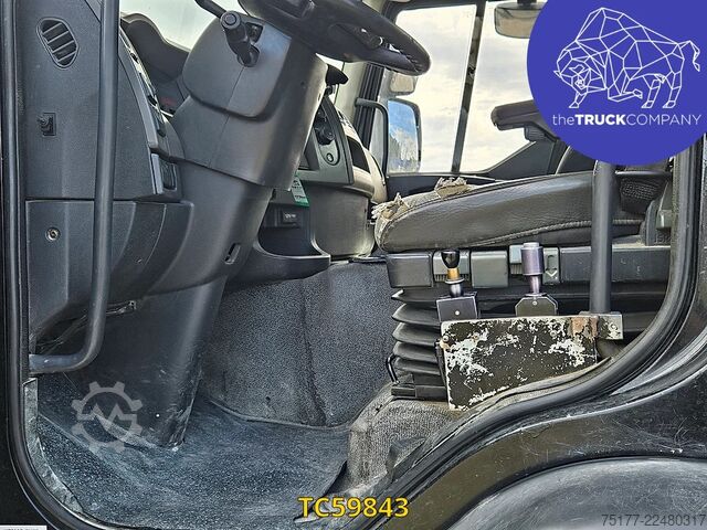 Truk jungkit Renault Kerax 520