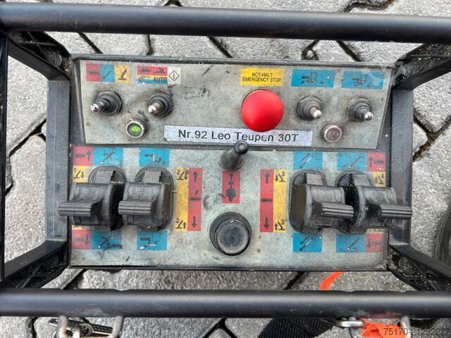 Plate-forme de levage Teupen LEO 30T / 2.128h / 30m Arbeitshöhe