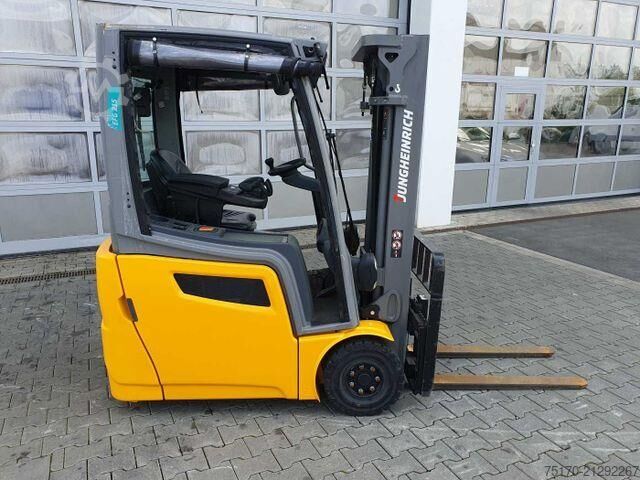 Gabelstapler Jungheinrich EFG 215 / Triplex: 4.25m! / nur 3.439h! / 2022