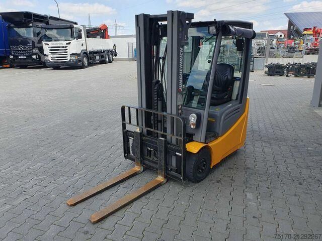 Gabelstapler Jungheinrich EFG 215 / Triplex: 4.25m! / nur 3.439h! / 2022