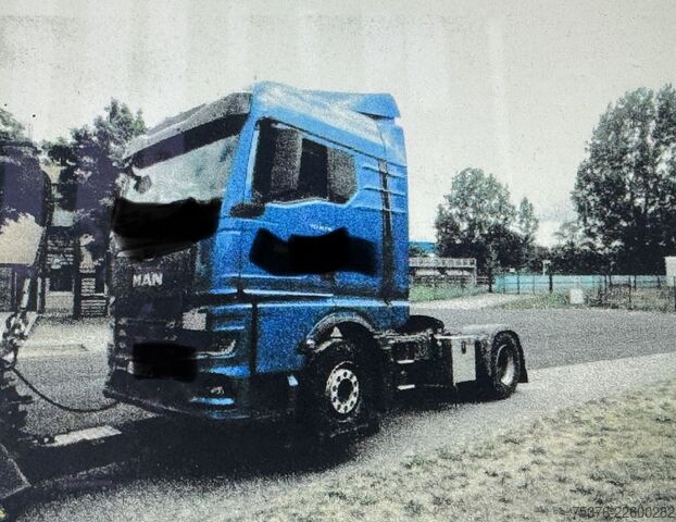 Njësi standarde të tërheqjes MAN TGX 18.510 beschädigt / damaged