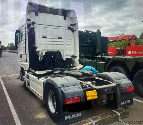 Njësi standarde të tërheqjes MAN TGX 18.510 beschädigt /damaged