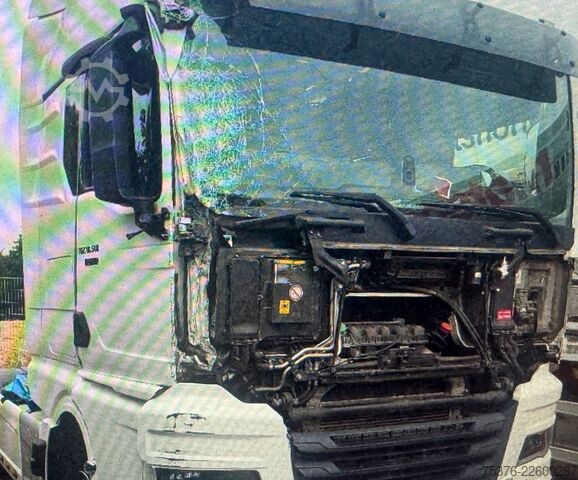 Njësi standarde të tërheqjes MAN TGX 18.510 beschädigt /damaged