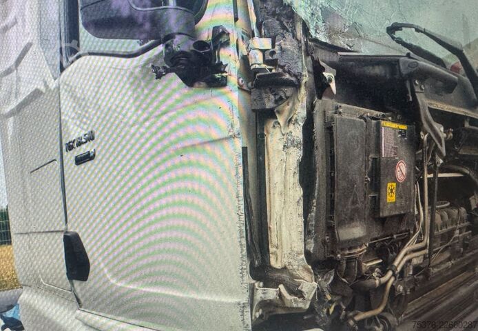 Njësi standarde të tërheqjes MAN TGX 18.510 beschädigt /damaged