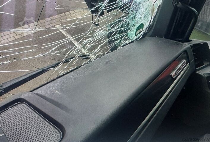 Njësi standarde të tërheqjes MAN TGX 18.510 beschädigt /damaged