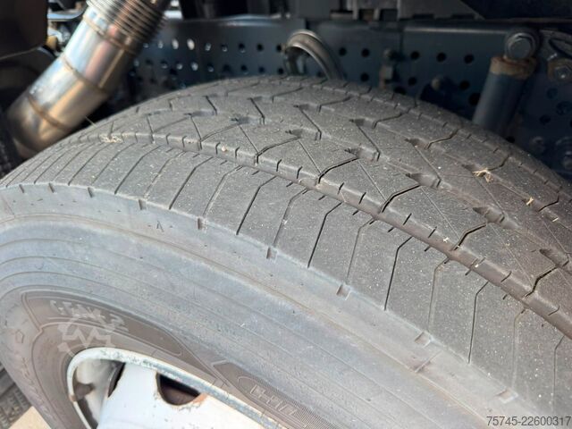 標準トラクターユニット MERCEDES-BENZ ACTROS 1840 * RETARDER * MOTOR PROBLEME *