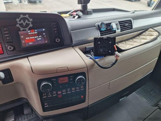 Вантажівка і причіп MAN TGX 18.420