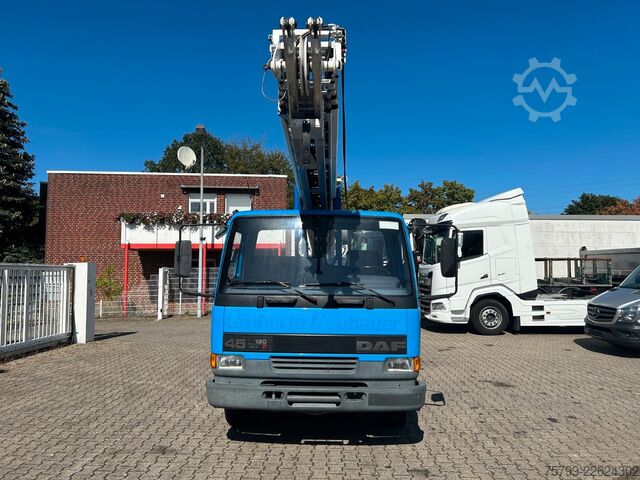 ট্রাক-মাউন্টেড ক্রেন ভ্যান DAF 45.130 Dachdeckerkran 28-7 Klaas 28M