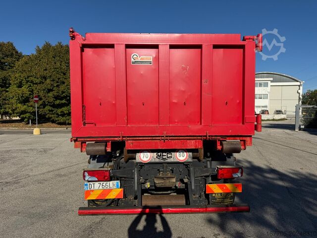 Carrosserie interchangeable à structure box MAN 32 440 F